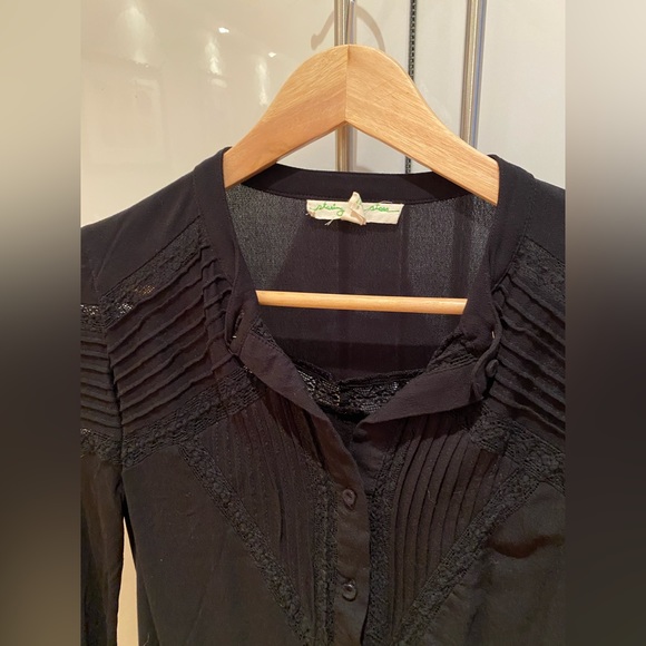 Flowy Boho Black Top - Picture 3 of 3